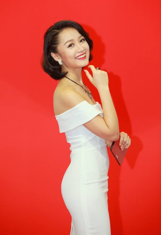 Hình ảnh gợi cảm hiếm thấy của MC thời sự từng thi hoa hậu